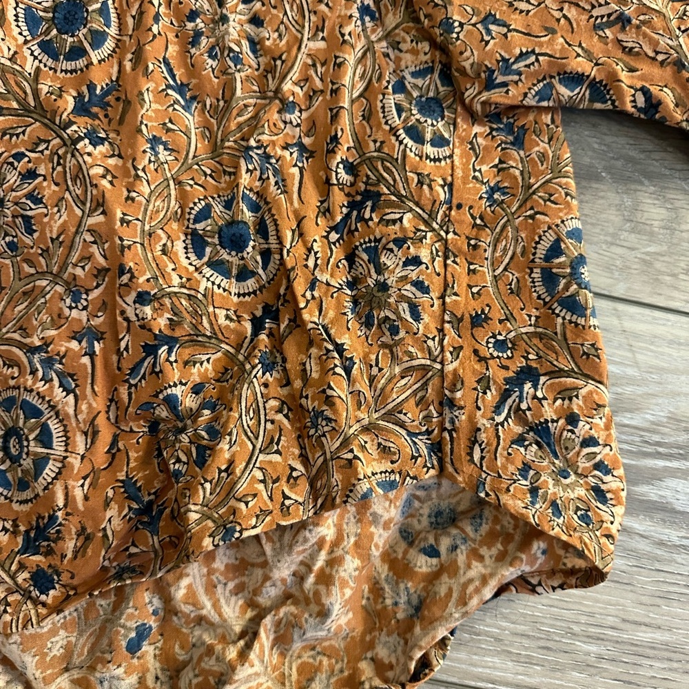 Vintage Button Up! - Picture 2 of 4
